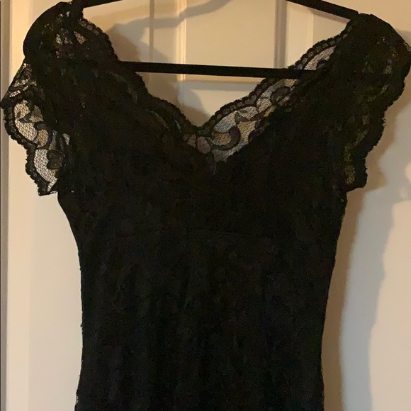 Ladies Full length black lace dress - Picture 6 of 10